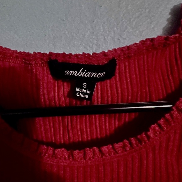 Small, red, ambiance tee - Picture 2 of 3